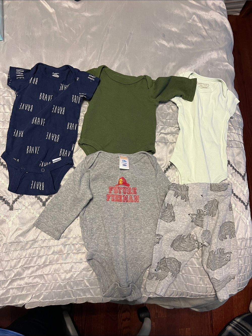 Bundle of baby clothes - 0-3 months